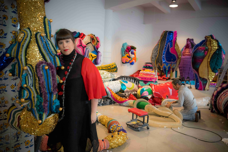 葡萄牙當代藝術家 Joana Vasconcelos  首次展示萬眾矚目的裝置藝術